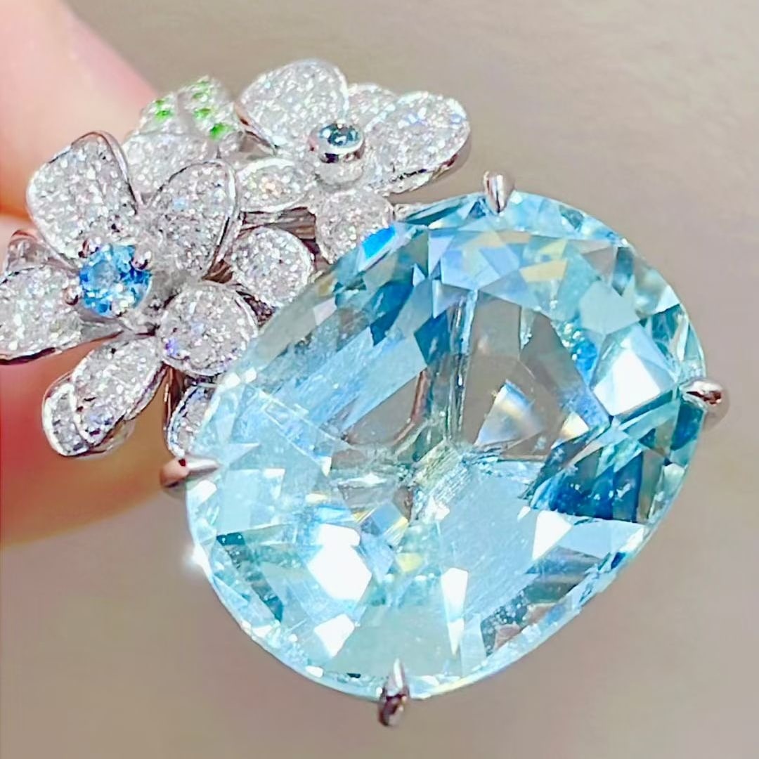 14k Gold 12.3 Ct Natural Aquamarine & Diamond Ring - 5