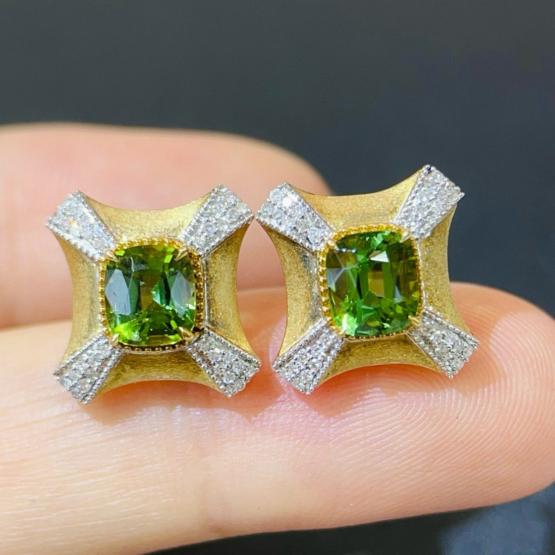 14k Gold 2.18 Ctw Natural Tourmaline & Diamond Earrings: Ref:231083118 // gold content:14k gold // main gemstone:tourmaline // shape:cushion // carat weight:2. 04ct // color:green // treatment:natural // // adjacent gemstone 2 : diamond // shape:round // ca
