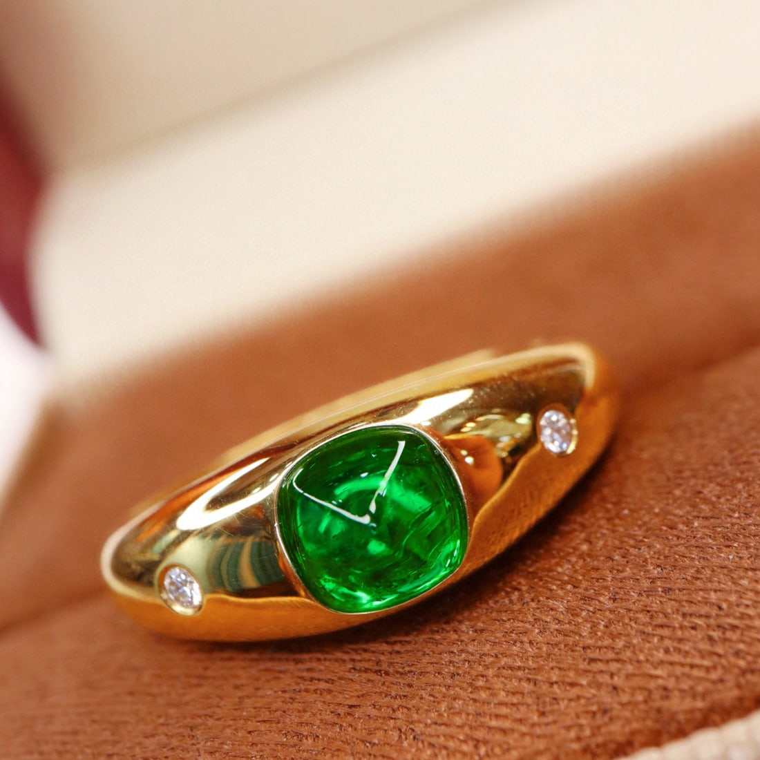 14k Gold 0.93 Ctw Vivid Green Natural Emerald & Diamond Ring - 3