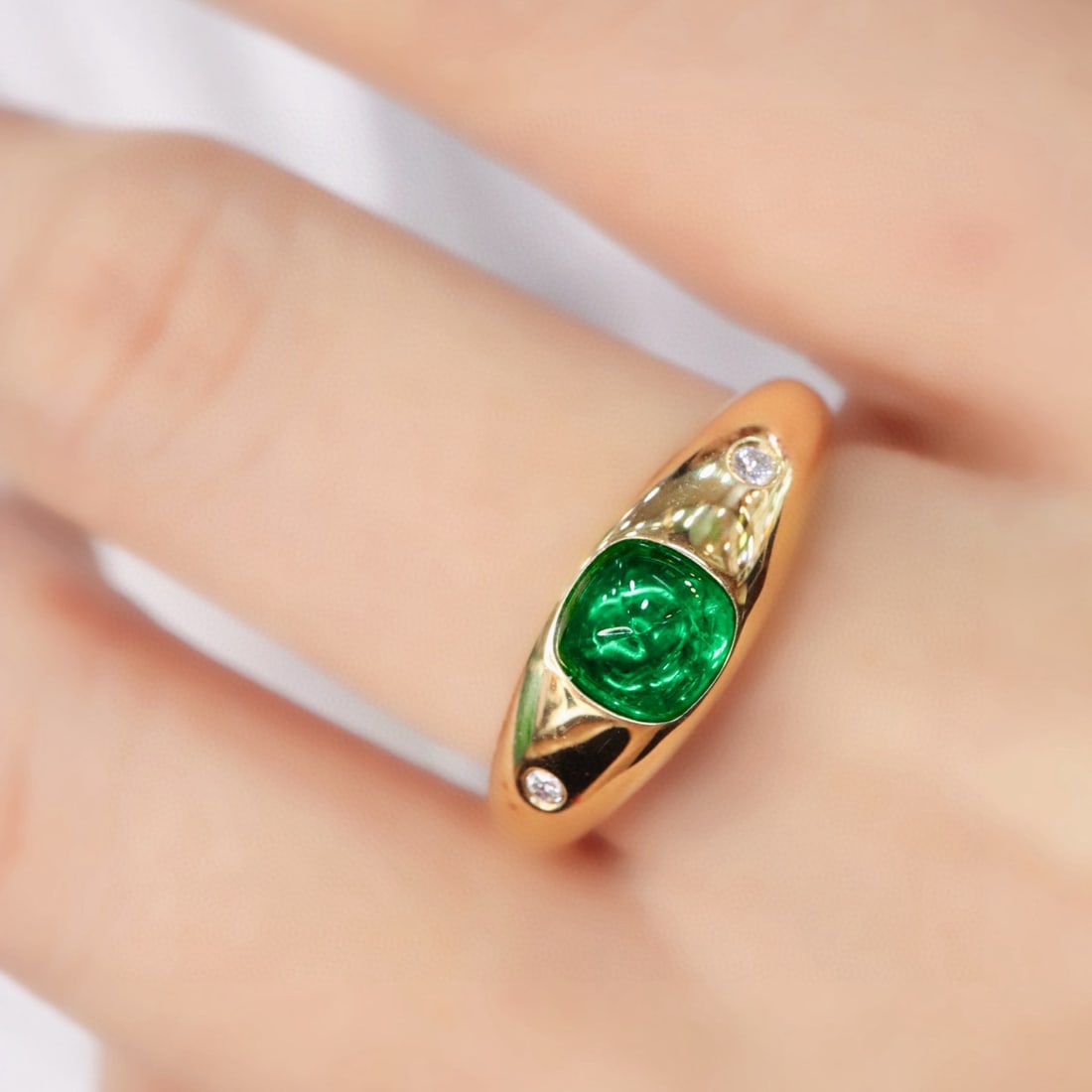 14k Gold 0.93 Ctw Vivid Green Natural Emerald & Diamond Ring - 4