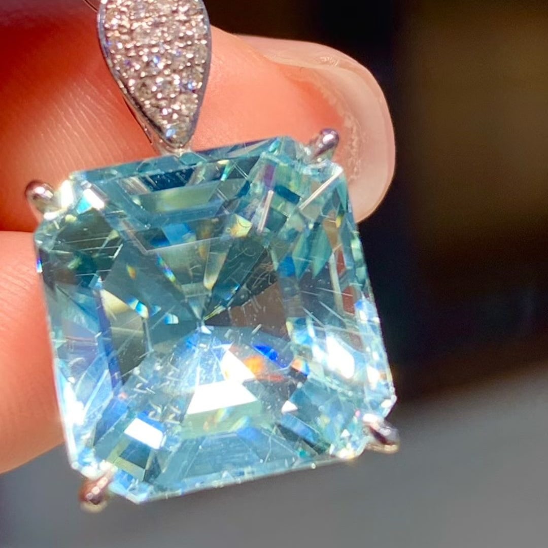 14k Gold 10.3 Ct Natural Aquamarine & Diamond Pendant( Without Chain ): Ref:231083165 // gold content:14k gold // main gemstone:aquamarine // shape:octagonal // carat weight:10. 3ct // color:blue // treatment:natural // // adjacent gemstone 2 : diamond // shape:round //
