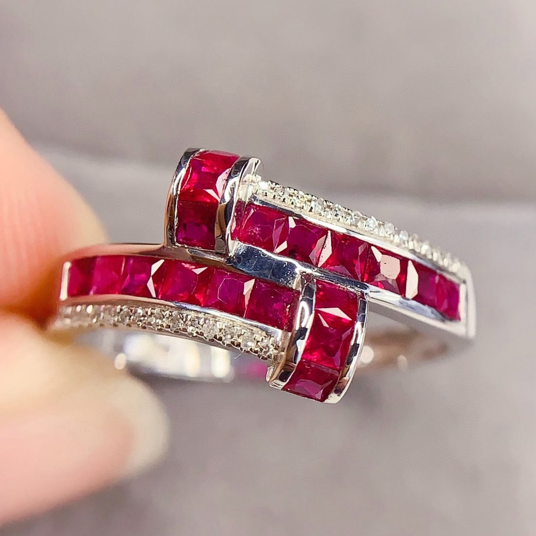 14k Gold 1.8 Ct Natural Ruby & Diamond Ring: Ref:231083178 // gold content:14k gold // ring size:7. 25us // // main gemstone:ruby // shape:princess // carat weight:1. 8ct // color:red // treatment:natural // // adjacent gemstone 2 : diamond //