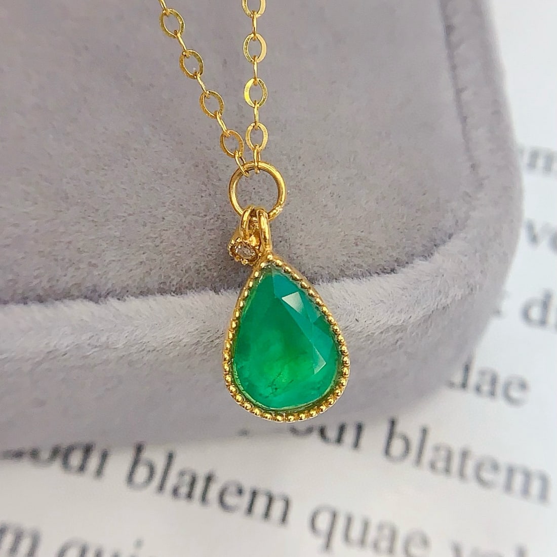 14k Gold 1.4 Ct Vivid Green Natural Emerald & Diamond Necklace - 5