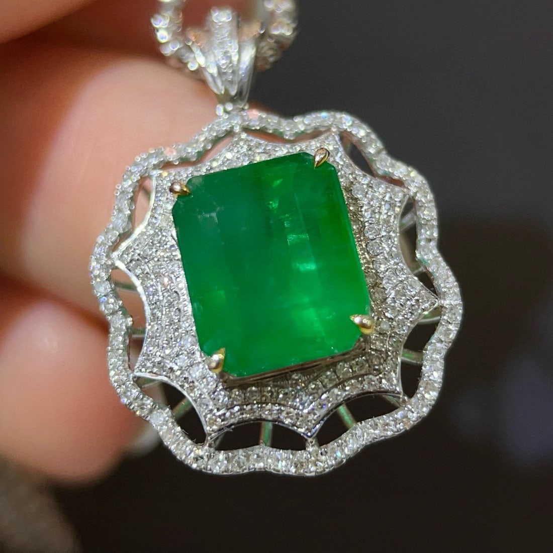 14k Gold 4.79 Ctw Natural Emerald & Diamond Pendant( Without Chain ) - 6