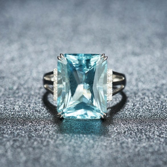 14k Gold 9.08 Ct Natural Aquamarine & Diamond Ring: Ref:231084018 // gold content:14k gold // ring size:7. 25us // // main gemstone:aquamarine // shape:octagonal // carat weight:9. 08ct // color:santa maria color // treatment:natural // // adjacent
