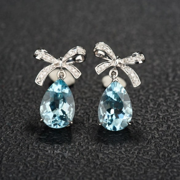 14k Gold 3.75 Ct Natural Aquamarine & Diamond Earrings: Ref:231084019 // gold content:14k gold // main gemstone:aquamarine // shape:pear // carat weight:3. 75ct // color:santa maria color // treatment:natural // // adjacent gemstone 2 : diamond //