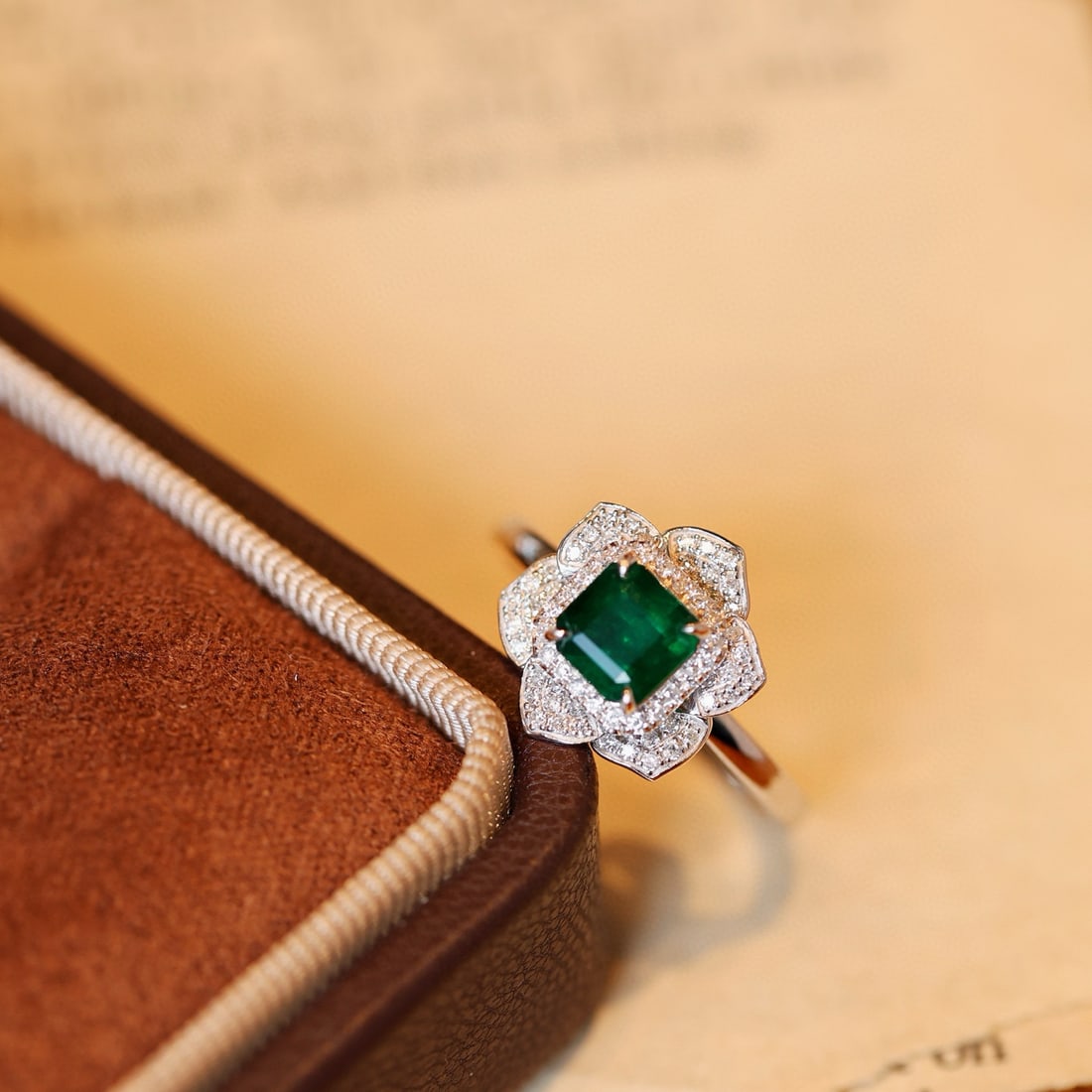 14k Gold 1.01 Ctw Vivid Green Natural Emerald & Diamond Ring - 2