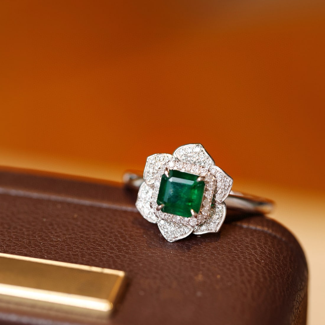 14k Gold 1.01 Ctw Vivid Green Natural Emerald & Diamond Ring - 3