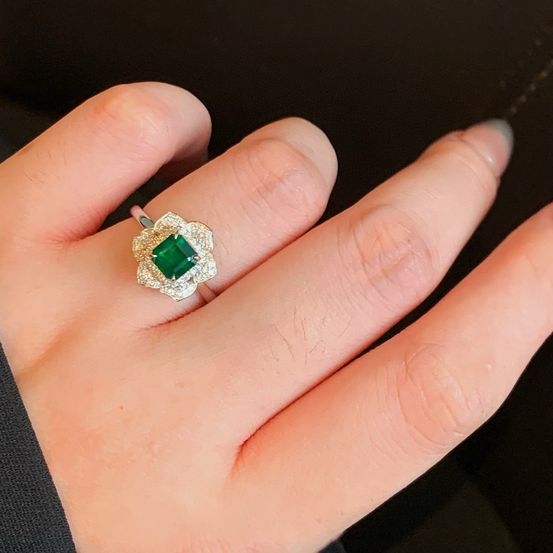 14k Gold 1.01 Ctw Vivid Green Natural Emerald & Diamond Ring - 5