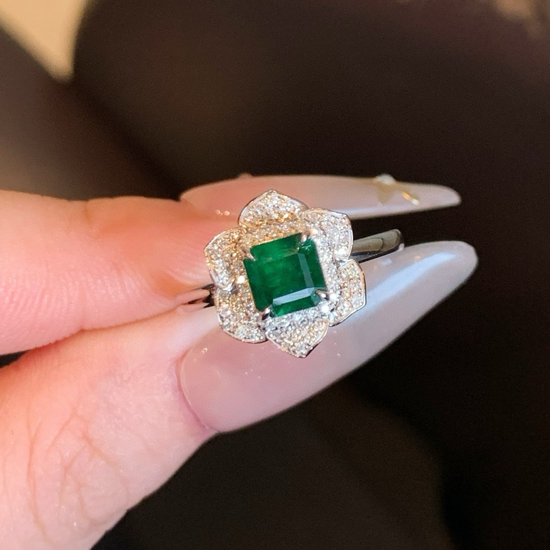 14k Gold 1.01 Ctw Vivid Green Natural Emerald & Diamond Ring - 7