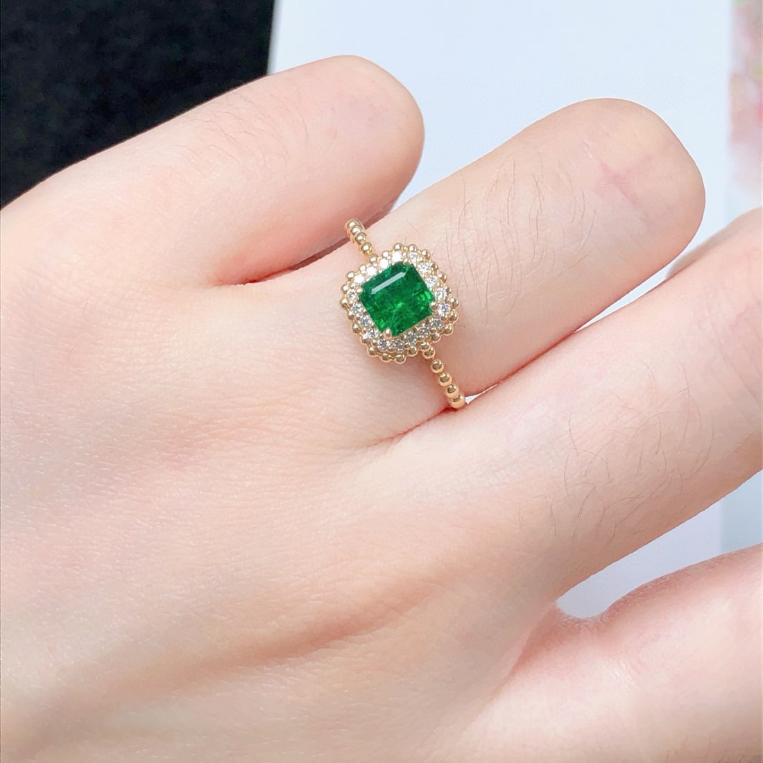 14k Gold 0.93 Ctw Vivid Green Natural Emerald & Diamond Ring - 8