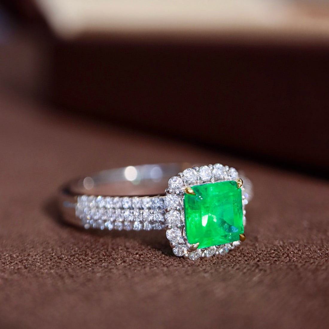 14k Gold 1.13 Ctw Vivid Green Natural Emerald & Diamond Ring - 2