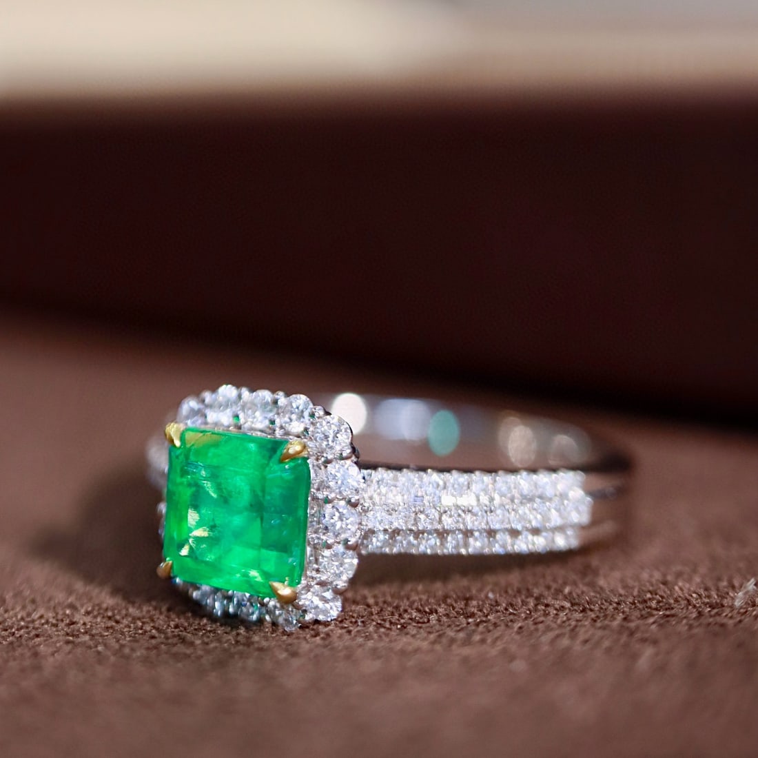 14k Gold 1.13 Ctw Vivid Green Natural Emerald & Diamond Ring - 3