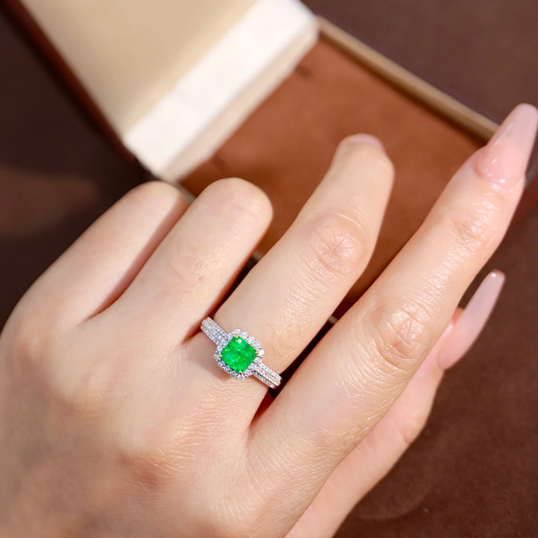 14k Gold 1.13 Ctw Vivid Green Natural Emerald & Diamond Ring - 4