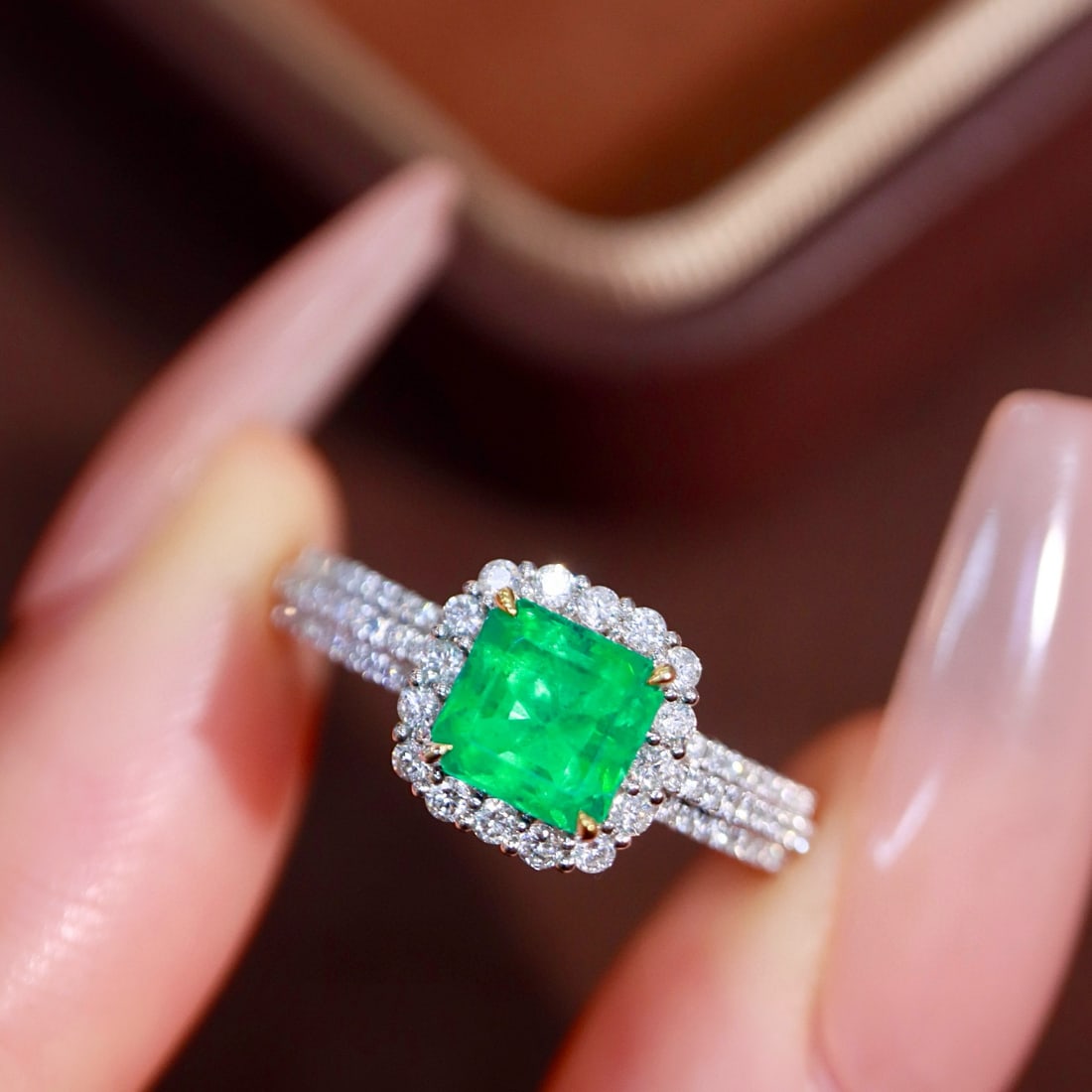 14k Gold 1.13 Ctw Vivid Green Natural Emerald & Diamond Ring - 5