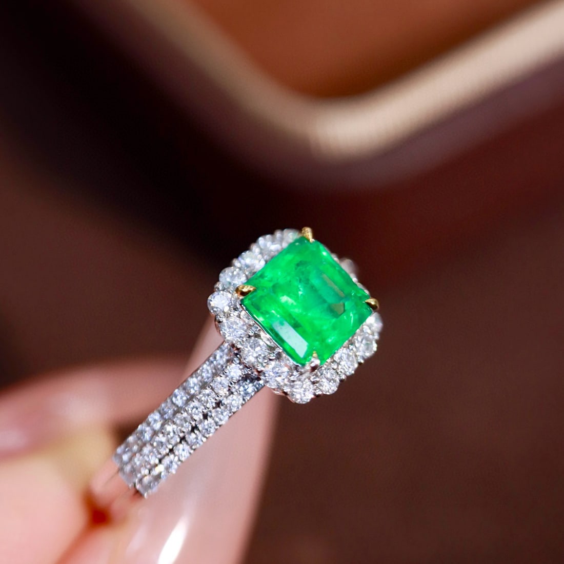 14k Gold 1.13 Ctw Vivid Green Natural Emerald & Diamond Ring - 7