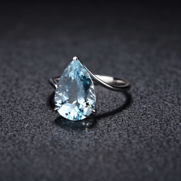 14k Gold 4.1 Ct Natural Aquamarine & Diamond Ring - 3