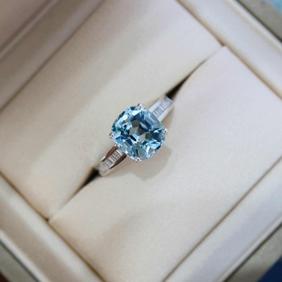 14k Gold 2.76 Ctw Natural Aquamarine & Diamond Ring: Ref:231084085 // gold content:14k gold // ring size:7. 25us // // main gemstone:aquamarine // shape:cushion // carat weight:2. 56ct // color:blue // treatment:natural // // adjacent gemstone 2 :