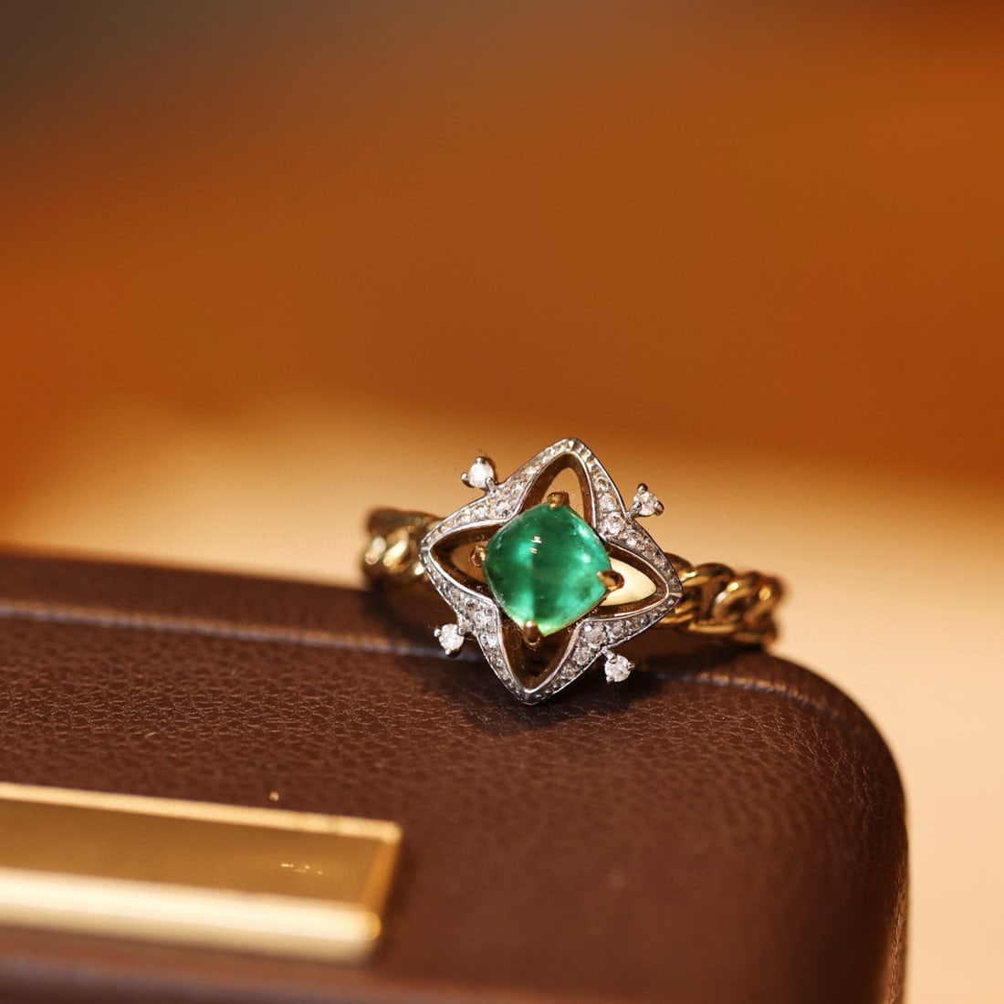 14k Gold 0.8 Ct Natural Emerald & Diamond Ring: Ref:231084100 // gold content:14k gold // ring size:7. 25us // // main gemstone:emerald // shape:sugar-loaf // carat weight:0. 8ct // color:green // treatment:natural // // adjacent gemstone 2 :