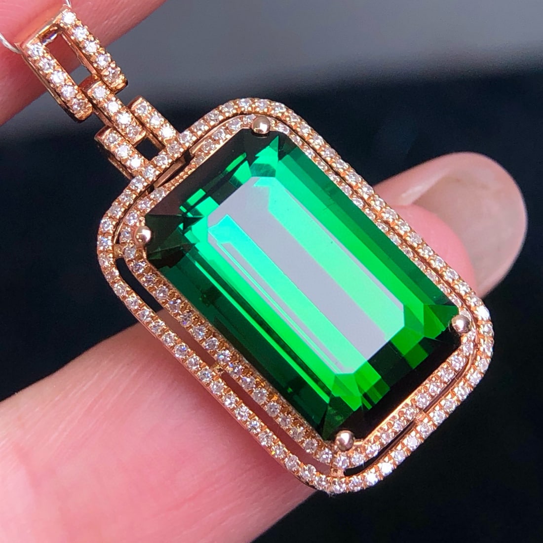 14k Gold 10.33 Ct Natural Tourmaline & Diamond Pendant( Without Chain ): Ref:231084121 // gold content:14k gold // main gemstone:tourmaline // shape:octagonal // carat weight:10. 33ct // color:green // treatment:natural // // adjacent gemstone 2 : diamond // number of