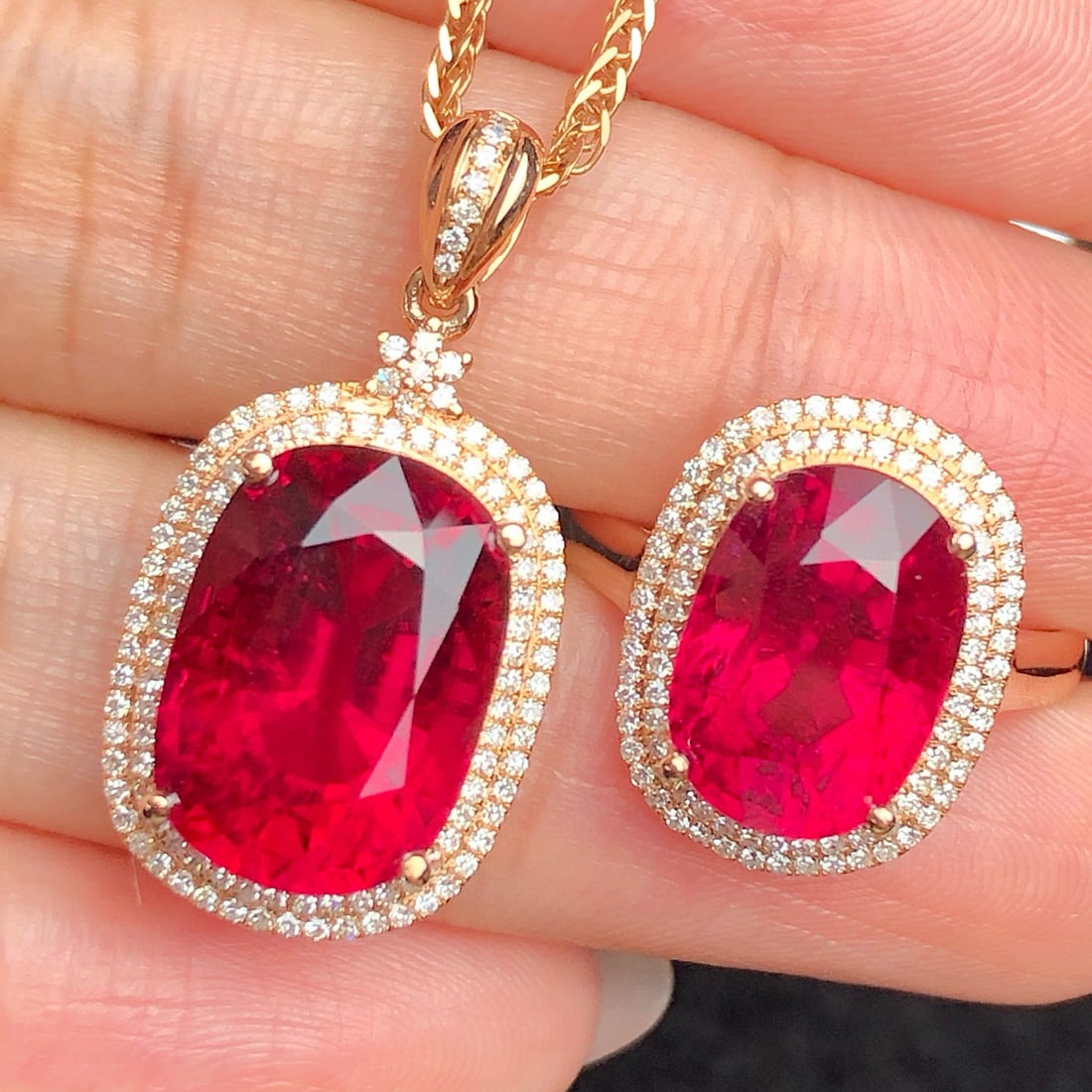 14k Gold 13.1 Ct Natural Tourmaline & Diamond Jewelry Set: Ref:231084122 // gold content:14k gold // ring size:7. 25us // // pendant(without chain) // main gemstone:tourmaline // shape:oval // carat weight:8. 15ct // color:red // treatment:natural // // adjac