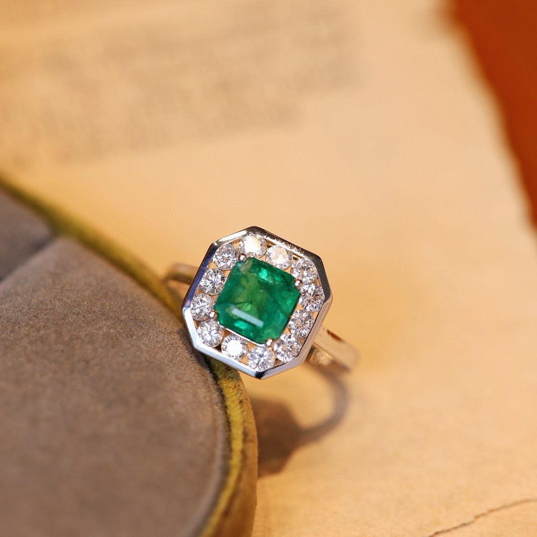 14k Gold 2.07 Ctw Vivid Green Natural Emerald & Diamond Ring - 3