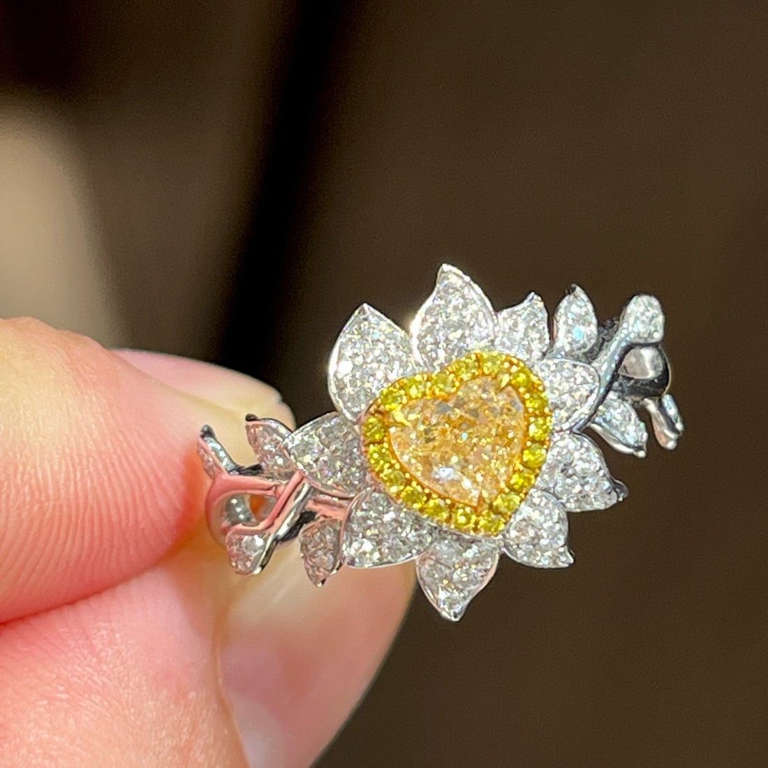 14k Gold 0.51 Ct Natural Yellow Diamond & Diamond Ring - 2
