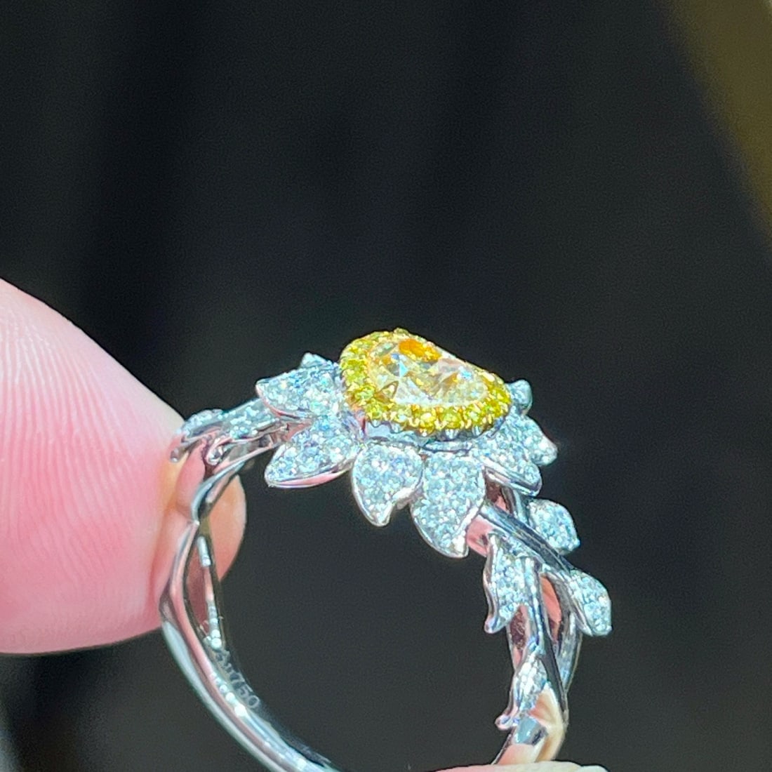 14k Gold 0.51 Ct Natural Yellow Diamond & Diamond Ring - 3