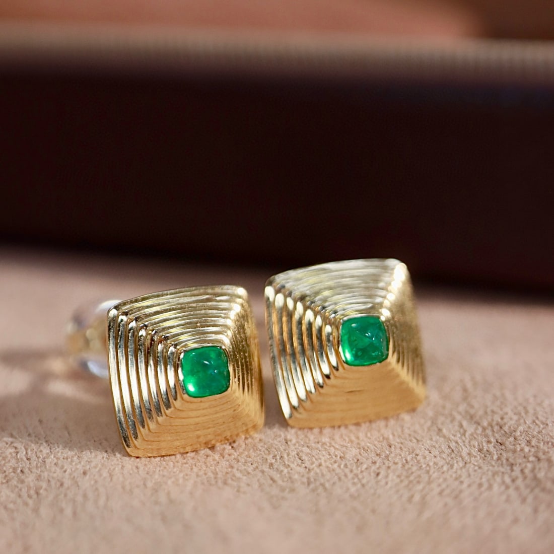 14k Gold 0.26 Ct Vivid Green Natural Emerald Earrings - 5