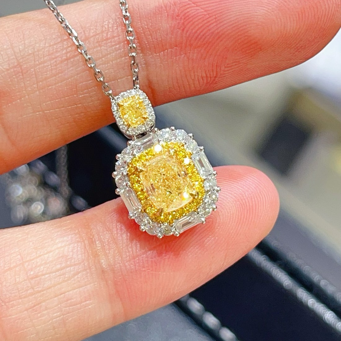 14k Gold 1.14 Ct Natural Yellow Diamond & Diamond Necklace - 2
