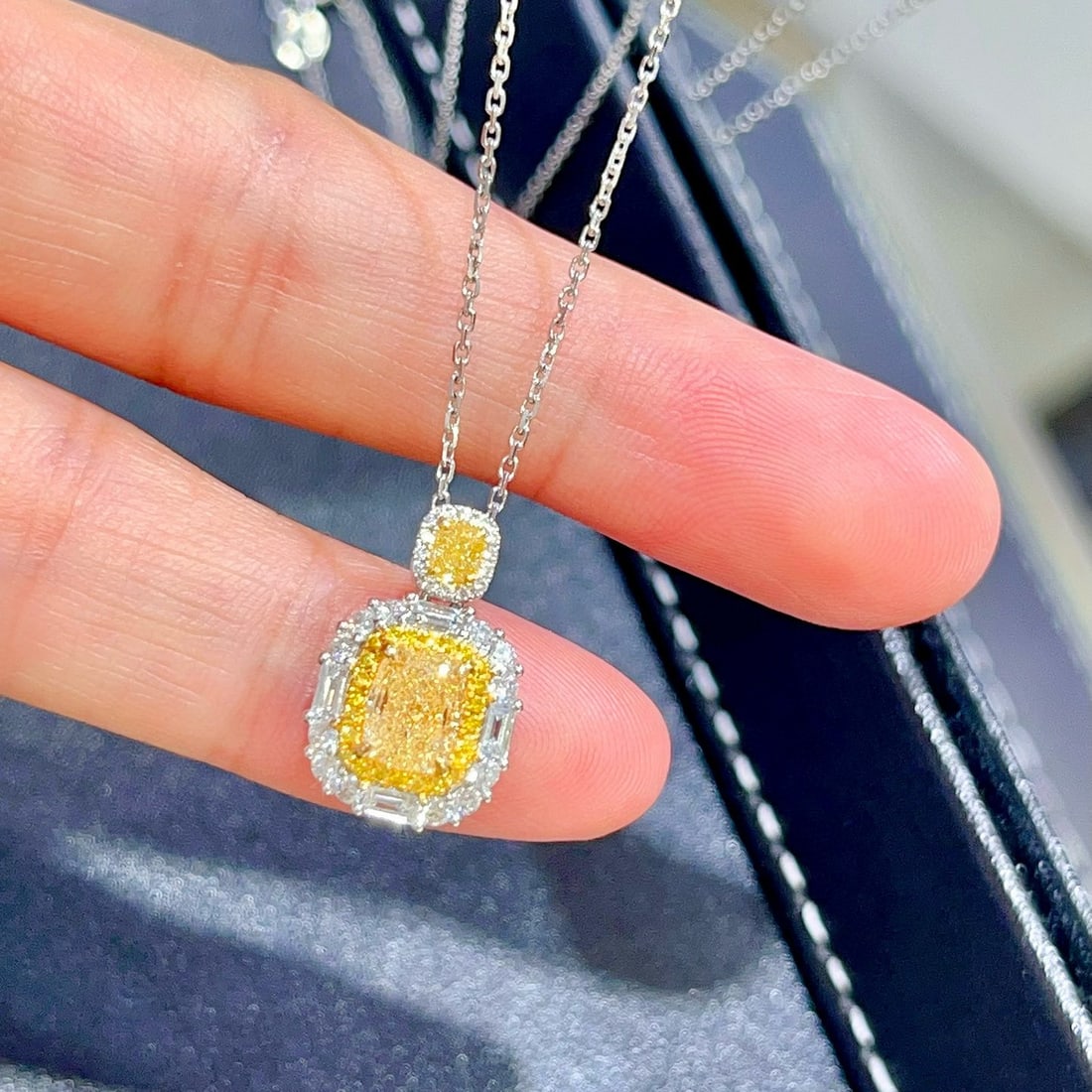 14k Gold 1.14 Ct Natural Yellow Diamond & Diamond Necklace - 3