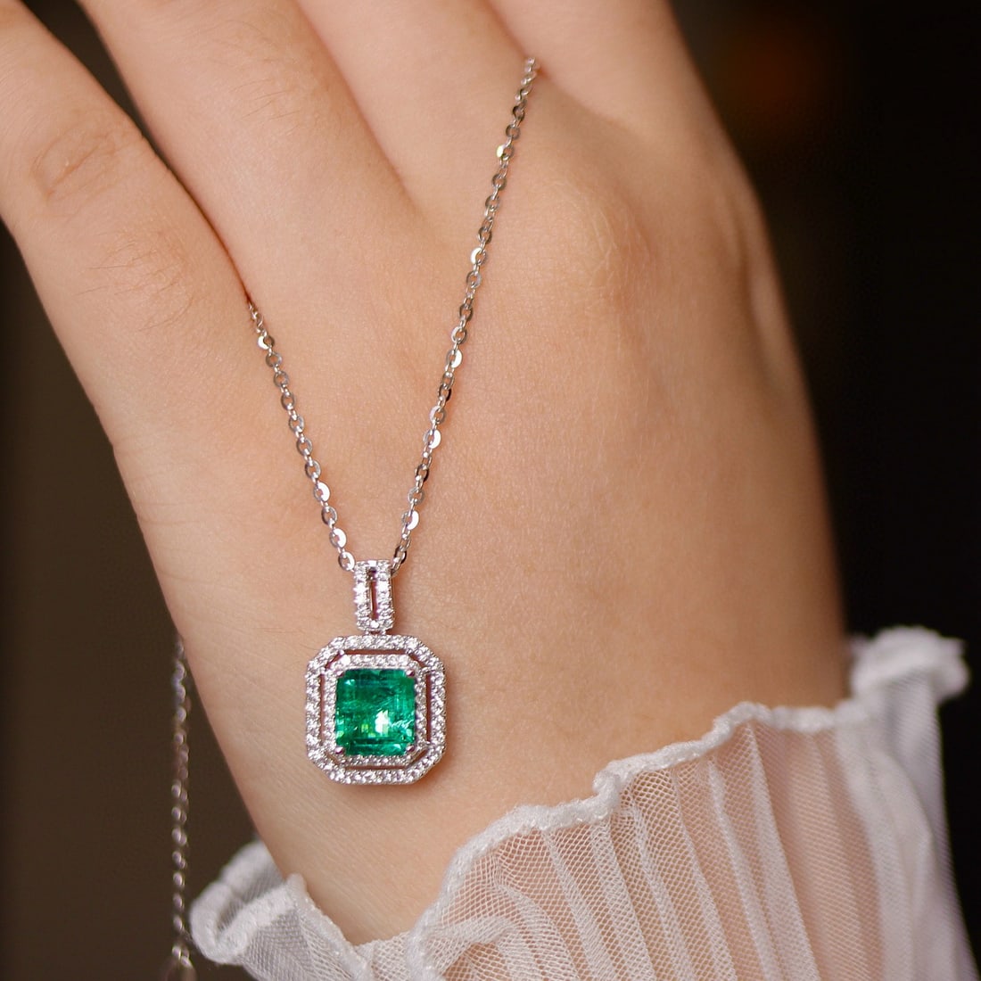 14k Gold 2.11 Ctw Natural Emerald & Diamond Necklace - 4