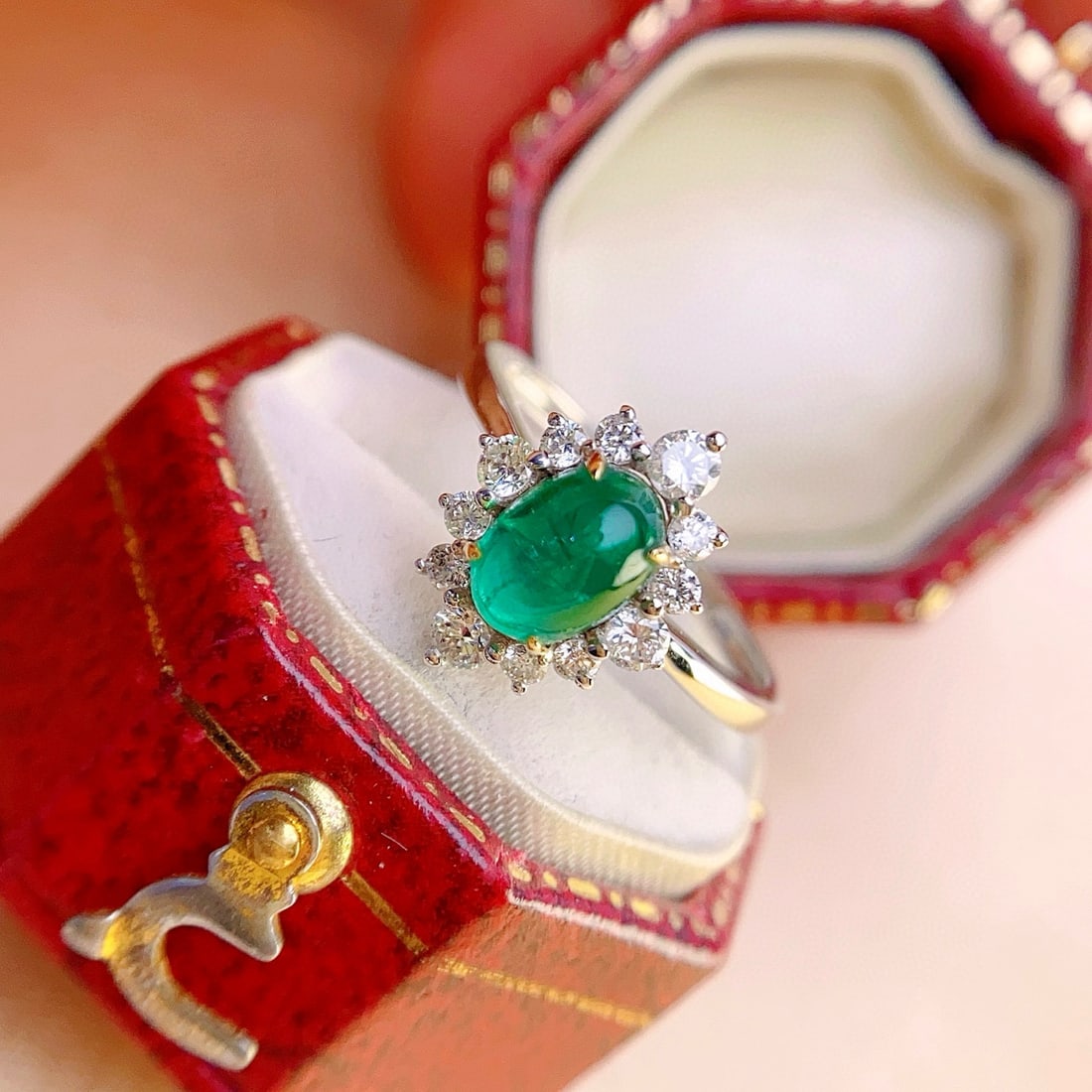14k Gold 1 Ct Natural Emerald & Diamond Ring: Ref:231084218 // gold content:14k gold // ring size:7. 25us // // main gemstone:emerald // shape:oval // carat weight:1ct // color:green // treatment:natural // // adjacent gemstone 2 : diamond //