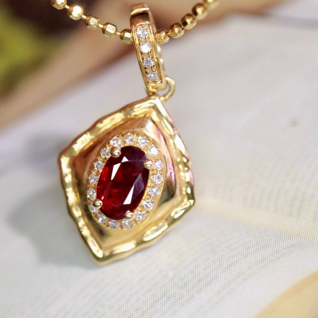 14k Gold 0.38 Ctw Natural Ruby & Diamond Pendant( Without Chain ): Ref:231084226 // gold content:14k gold // main gemstone:ruby // shape:oval // carat weight:0. 30ct // color:pigeonblood red // treatment:natural // // adjacent gemstone 2 : diamond // shape:round //