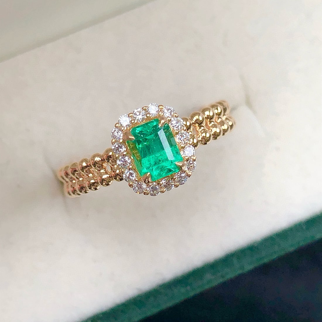 14k Gold 0.68 Ctw Natural Emerald & Diamond Ring: Ref:231084276 // gold content:14k gold // ring size:7. 25us // // main gemstone:emerald // shape:octagonal // carat weight:0. 52ct // color:green // treatment:natural // // adjacent gemstone 2 :