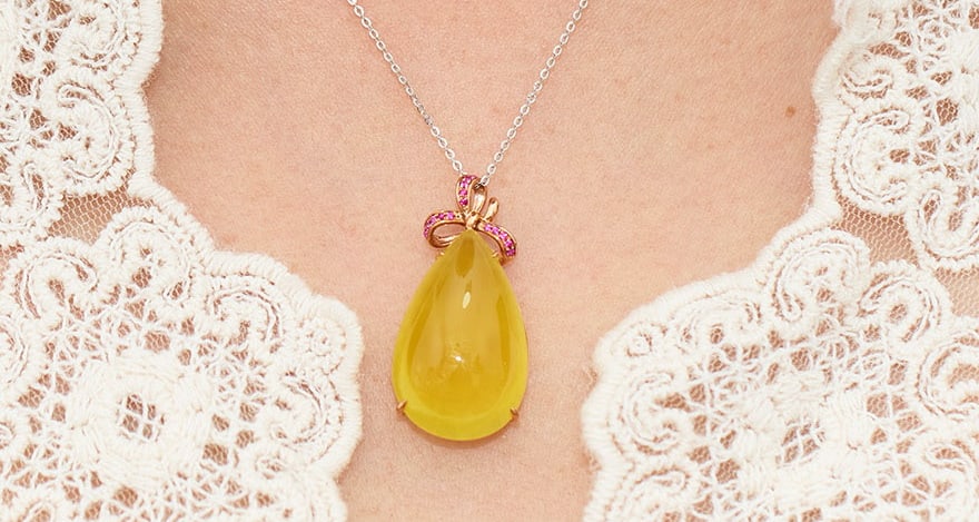 14k Gold 25.08 Ct Natural Prehnite & Ruby Pendant( Without Chain ): Ref:231084281 // gold content:14k gold // main gemstone:prehnite // shape:pear // carat weight:25. 08ct // color:yellow // treatment:natural // // adjacent gemstone 2 : ruby // shape:round //