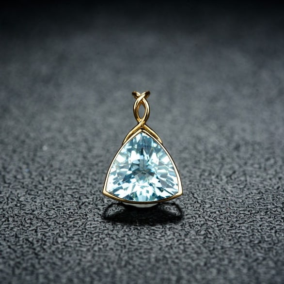 14k Gold 3.38 Ct Natural Aquamarine Pendant( Without Chain ): Ref:231084285 // gold content:14k gold // main gemstone:aquamarine // shape:triangle // carat weight:3. 38ct // color:santa maria color // treatment:natural // Condition: New Low Estimate: 2600.00