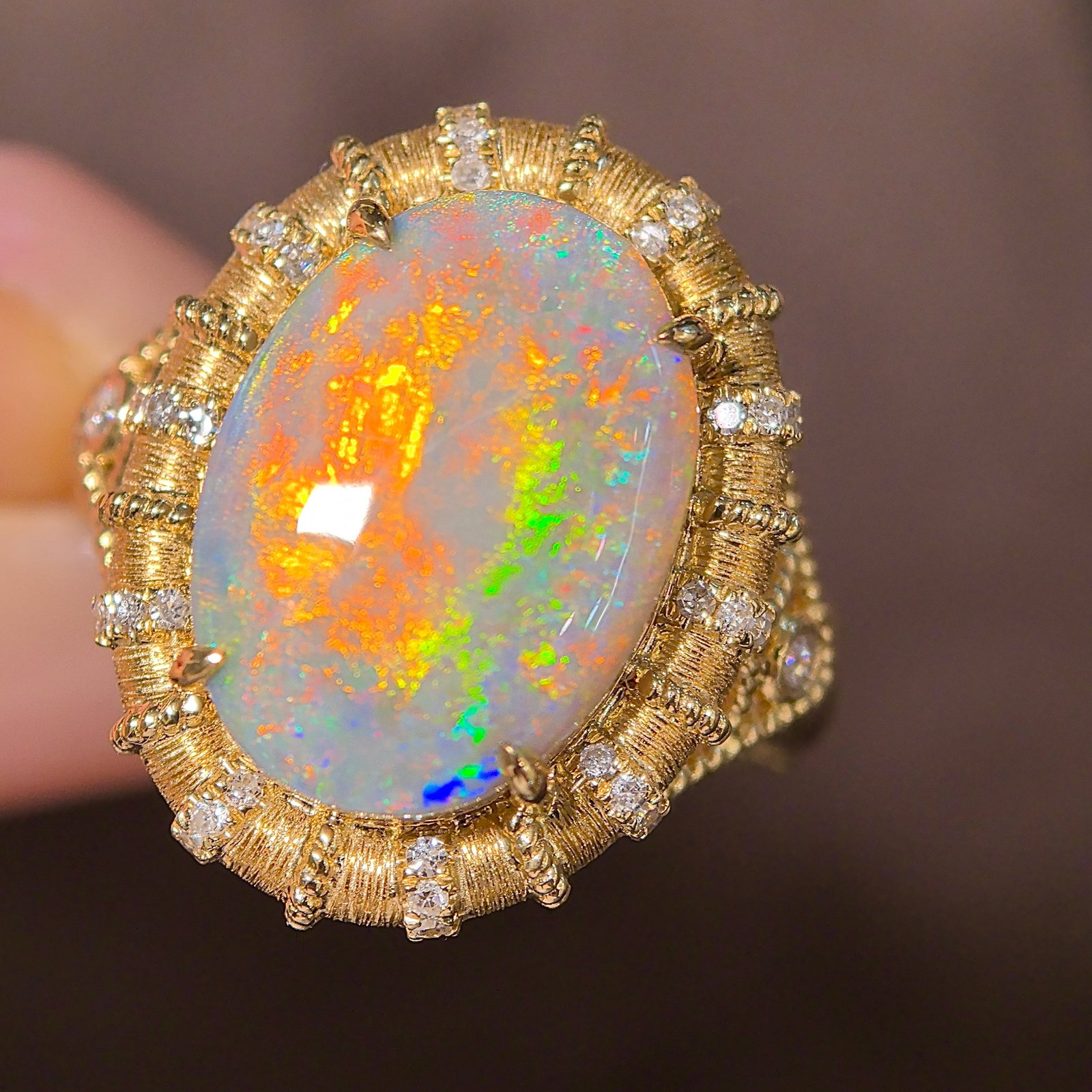 14k Gold 5.24 Ctw Natural Opal & Diamond Ring: Ref:231084289 // gold content:14k gold // ring size:7. 25us // // main gemstone:opal // shape:oval // carat weight:5. 02ct // color:color // treatment:natural // // adjacent gemstone 2 : diamond //