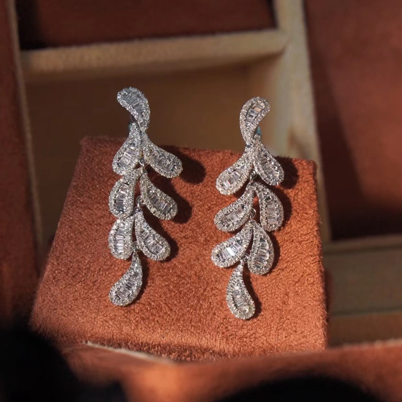 14k Gold 1.3 Ct Natural H Diamond Earrings: Ref:231084294 // gold content:14k gold // main gemstone:diamond // shape:multiple // carat weight:1. 3ct // clarity grade:vs-si // color:h // treatment:natural // Condition: New Low Estimate: 4600.00