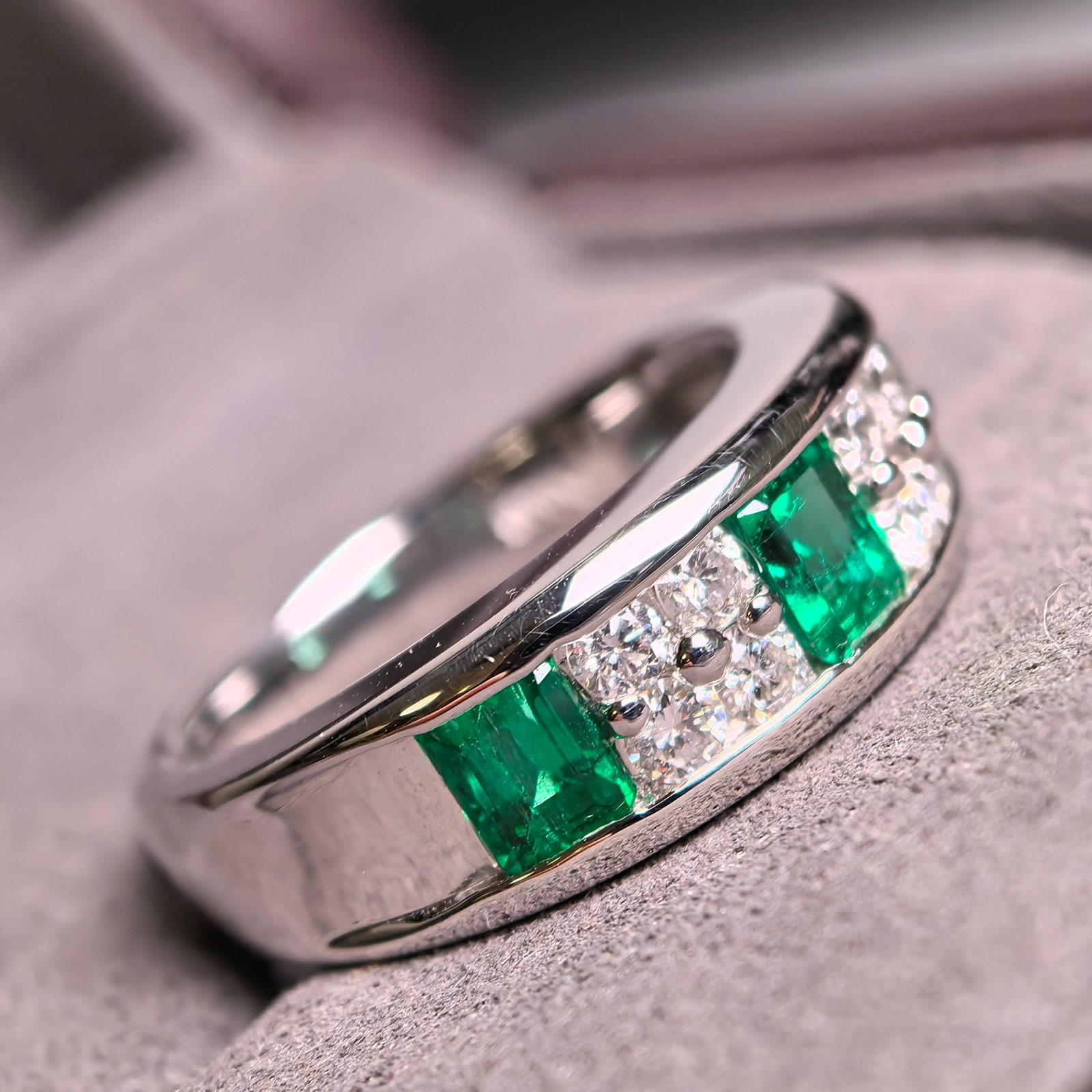 14k Gold 1.26 Ctw Vivid Green Natural Emerald & Diamond Ring - 2