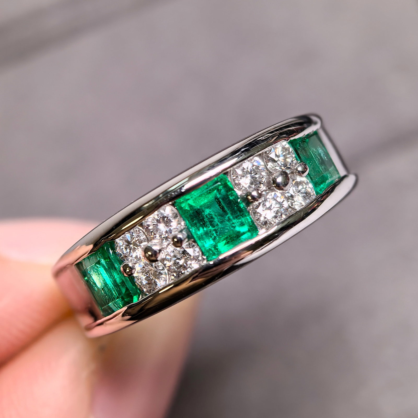 14k Gold 1.26 Ctw Vivid Green Natural Emerald & Diamond Ring - 4