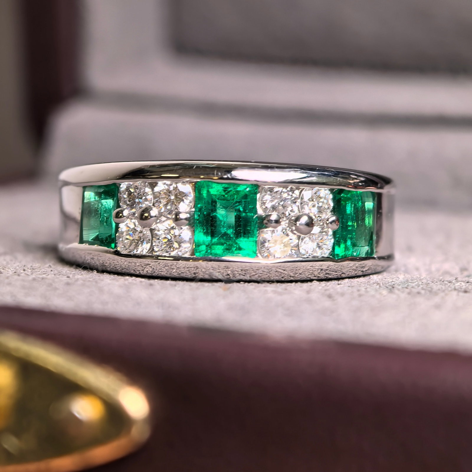 14k Gold 1.26 Ctw Vivid Green Natural Emerald & Diamond Ring - 5