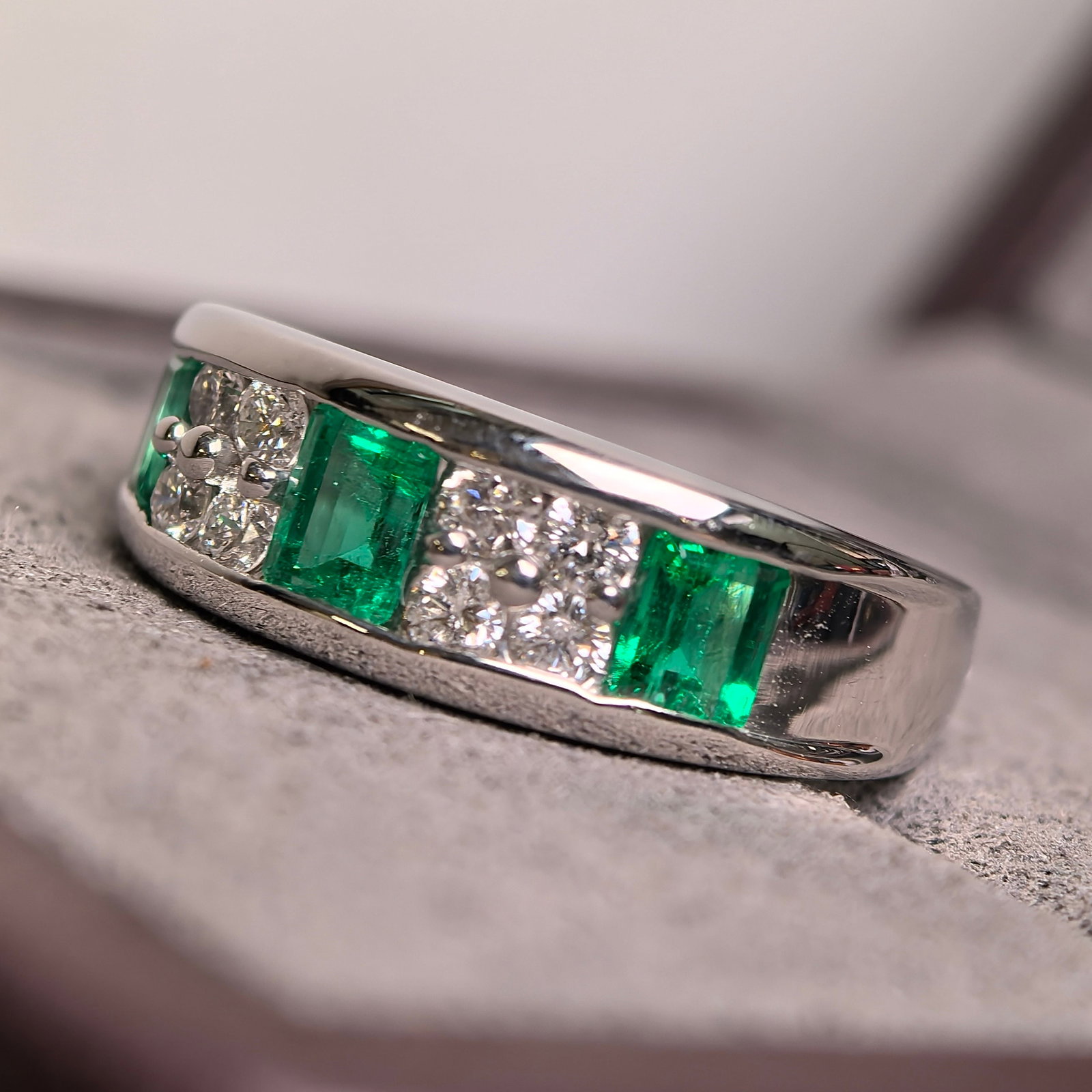 14k Gold 1.26 Ctw Vivid Green Natural Emerald & Diamond Ring - 7