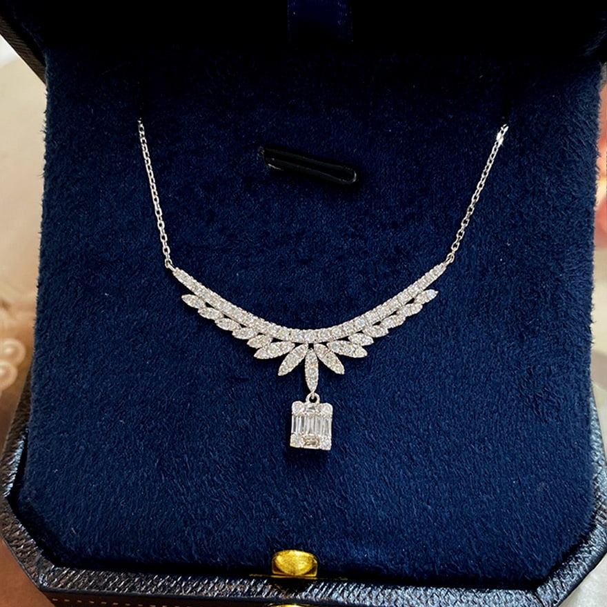 14k Gold 0.5 Ct Natural H Diamond Necklace: Ref:231084304 // gold content:14k gold // main gemstone:diamond // shape:multiple // carat weight:0. 5ct // clarity grade:vs-si // color:h // treatment:natural // Condition: New Low Estimate: 4000.00