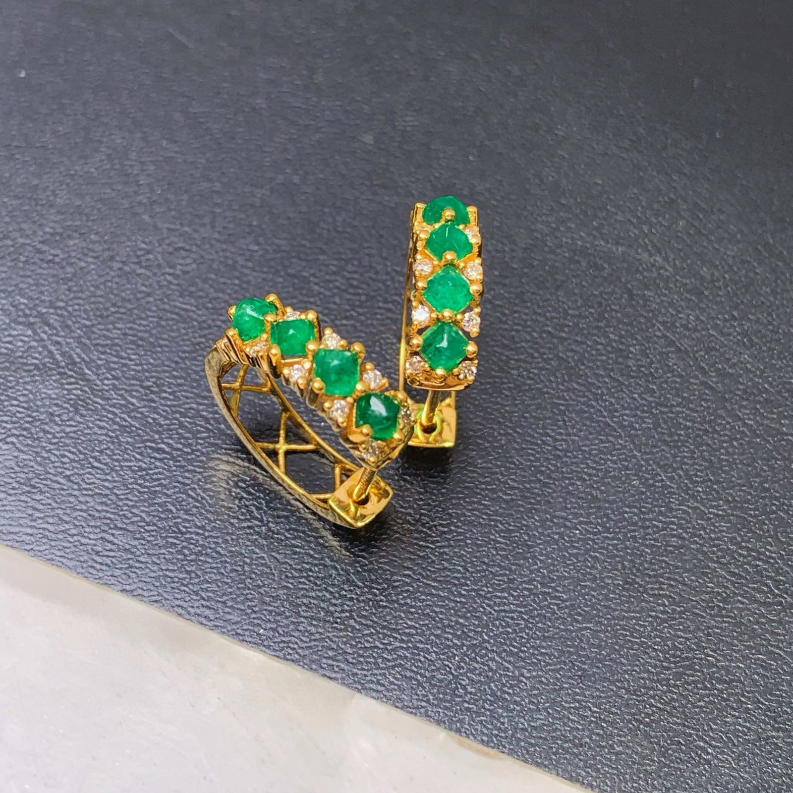14k Gold 0.6 Ct Vivid Green Natural Emerald & Diamond Earrings - 3