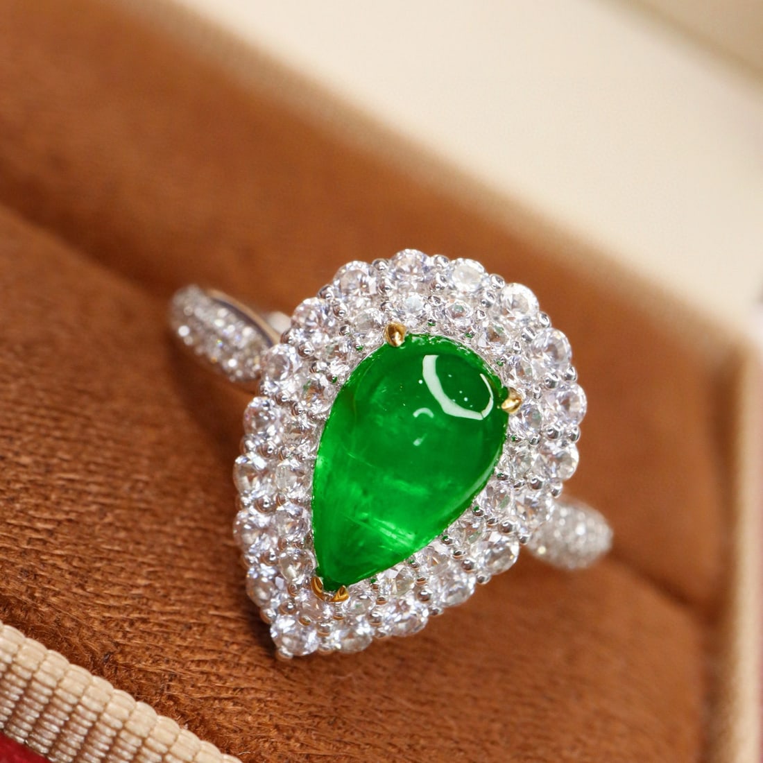 14k Gold 1.39 Ct Vivid Green Natural Emerald & Diamond Ring - 2