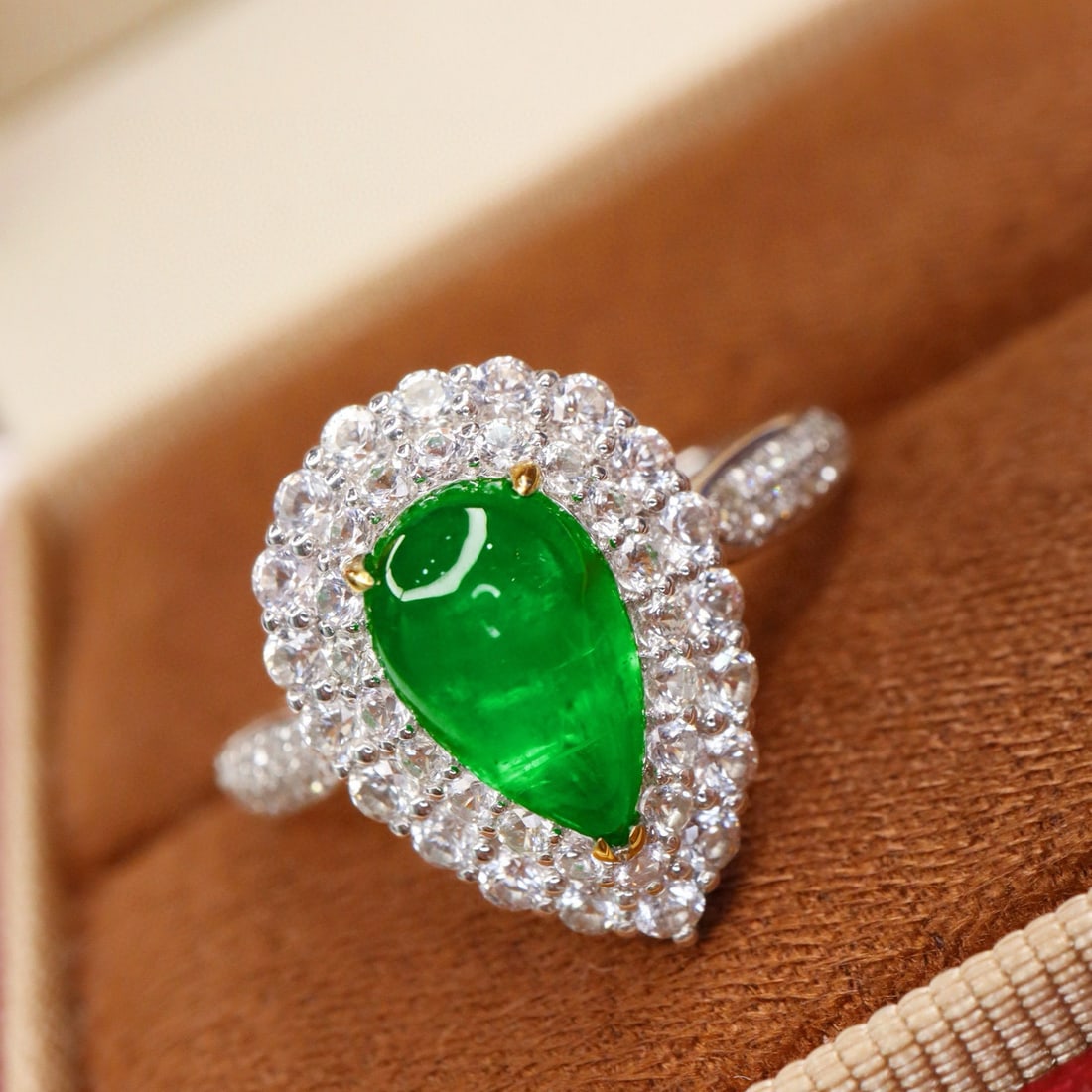 14k Gold 1.39 Ct Vivid Green Natural Emerald & Diamond Ring - 4