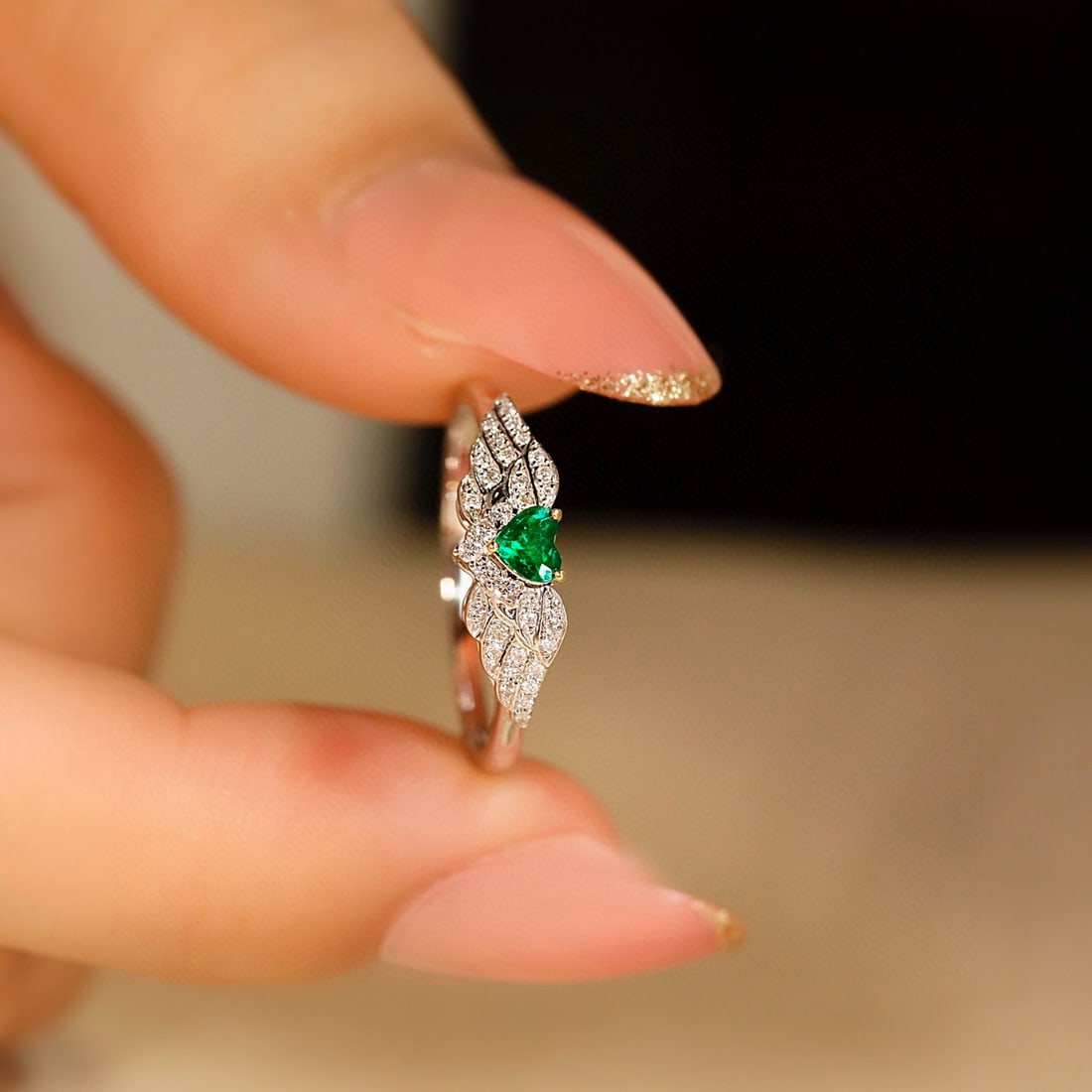 14k Gold 0.21 Ctw Vivid Green Natural Emerald & Diamond Ring - 2