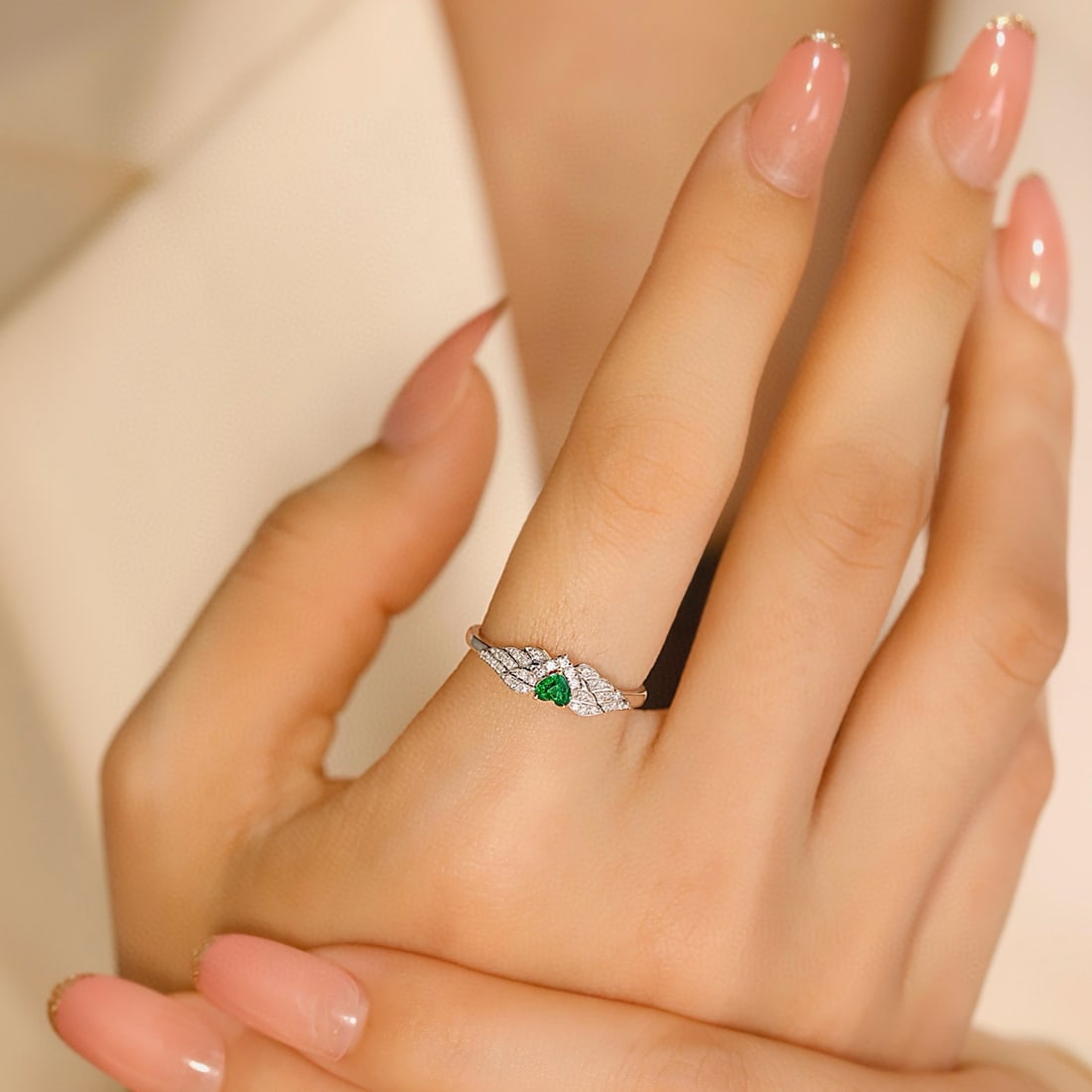 14k Gold 0.21 Ctw Vivid Green Natural Emerald & Diamond Ring - 3