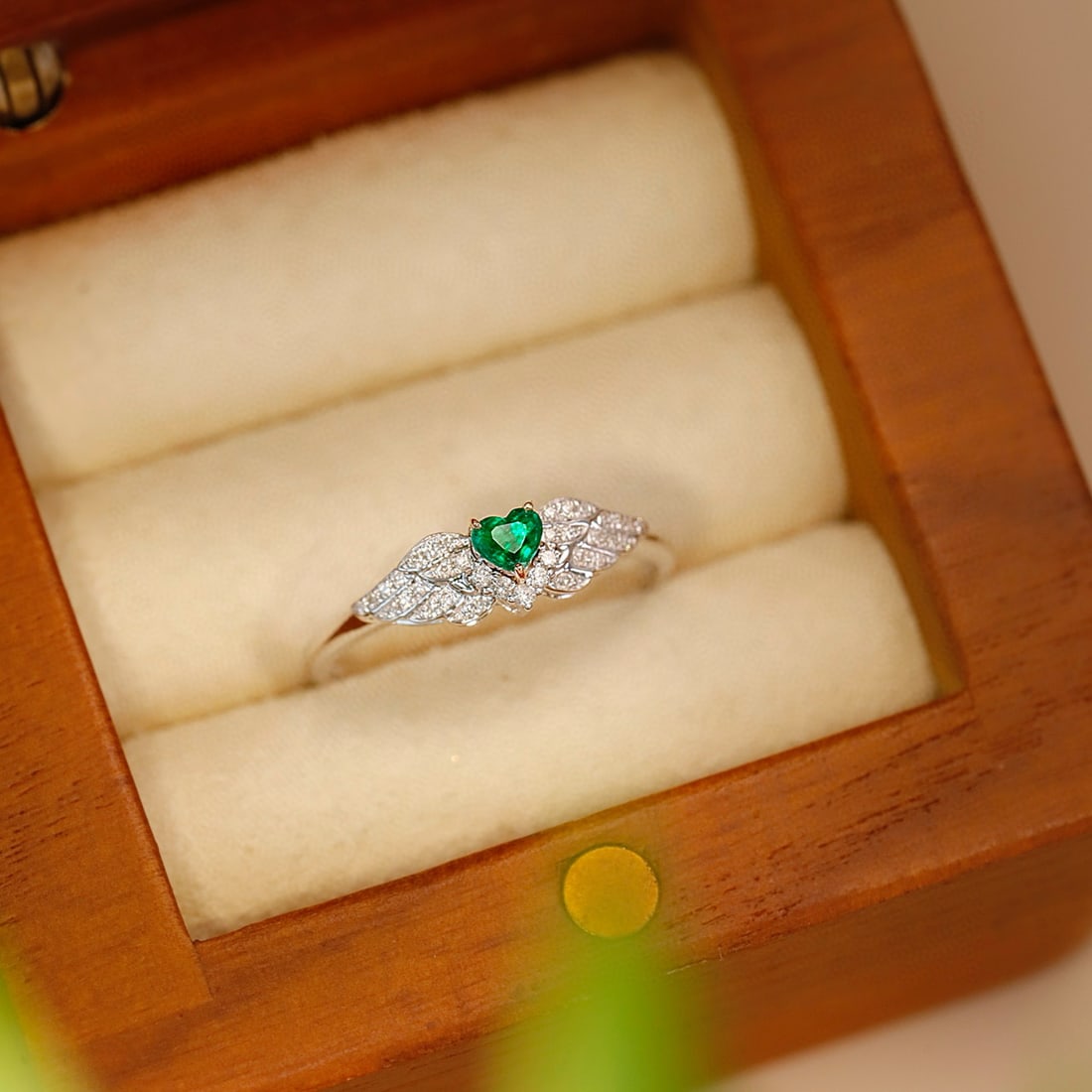14k Gold 0.21 Ctw Vivid Green Natural Emerald & Diamond Ring - 4